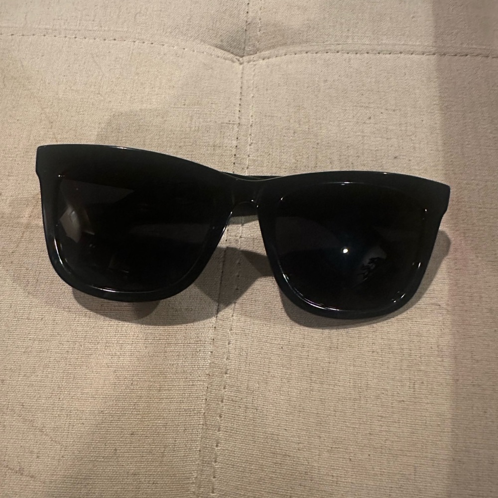 Sleek Black Sunglasses for Women Sol Kyst Hangover (wide)